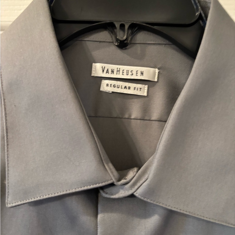 Van Heusen Men's Gray Dress Shirt Size M neck 16 1/2 - Picture 2 of 5